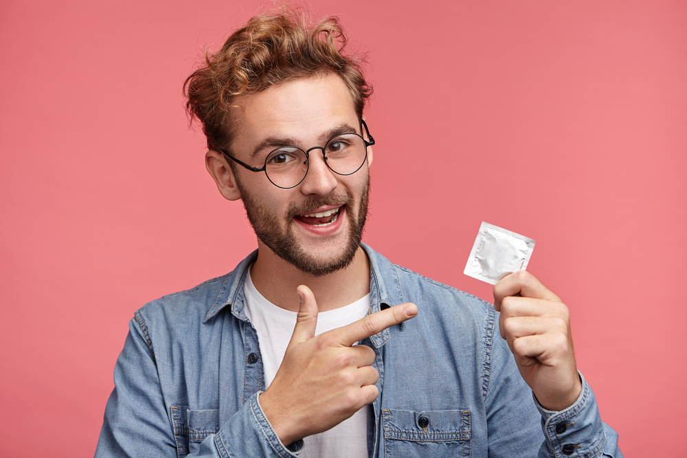 Používejte kondomy, abyste se vyhnuli nechtěnému početí, ale i pohlavně přenosným chorobám
