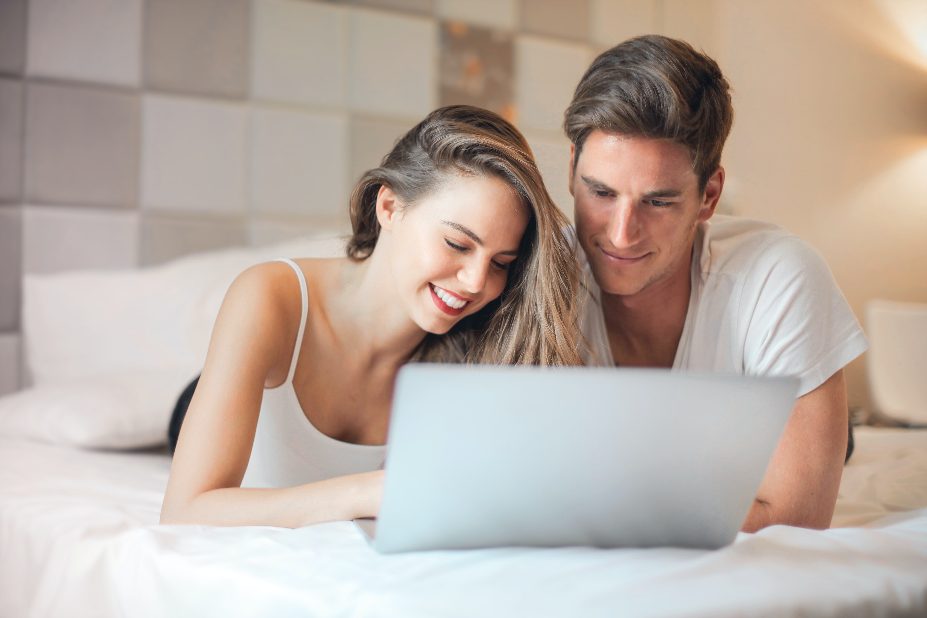 Společné sledování porna může být zábavnou předehrou, ujistěte se však, že vám i vašemu partnerovi tato aktivita vyhovuje