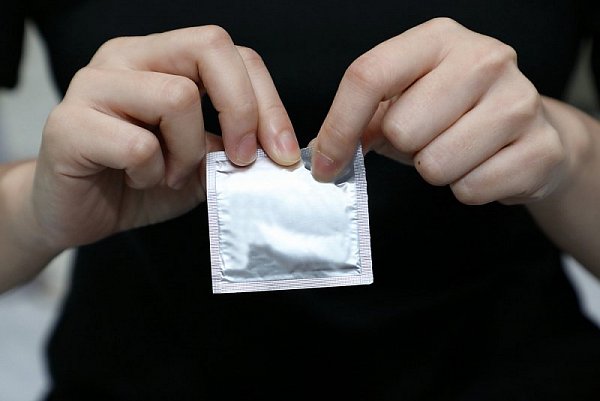 Mít sex s kondomem je jako...? Muži se svěřili