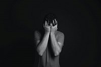 Může porno způsobit depresi nebo závislost?